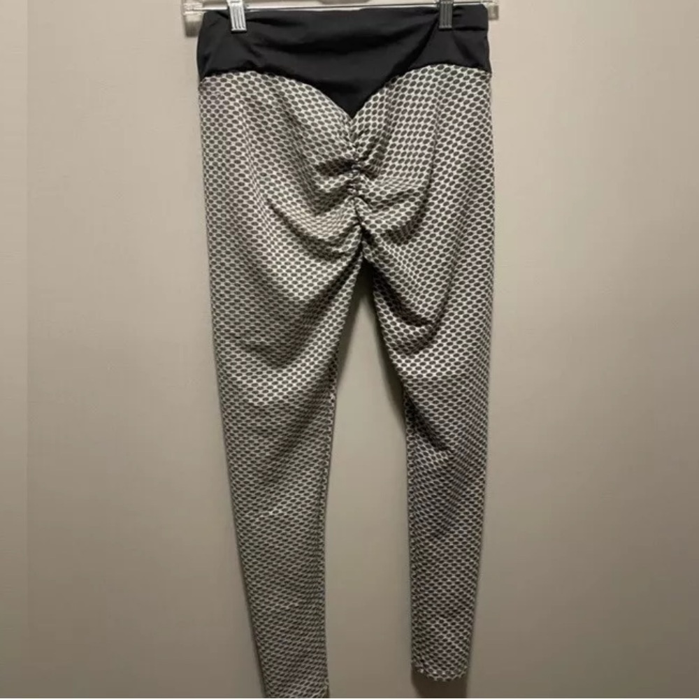 Honey Comb Tik Tok Leggings Size: OS